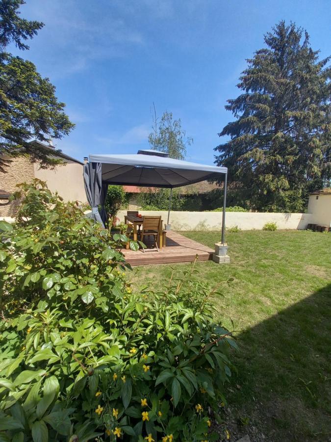 Gite Des Pleiades Villemoirieu Exterior foto