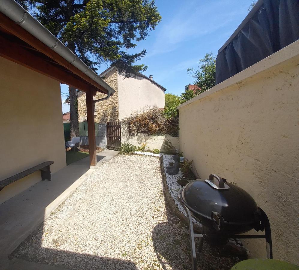 Gite Des Pleiades Villemoirieu Exterior foto