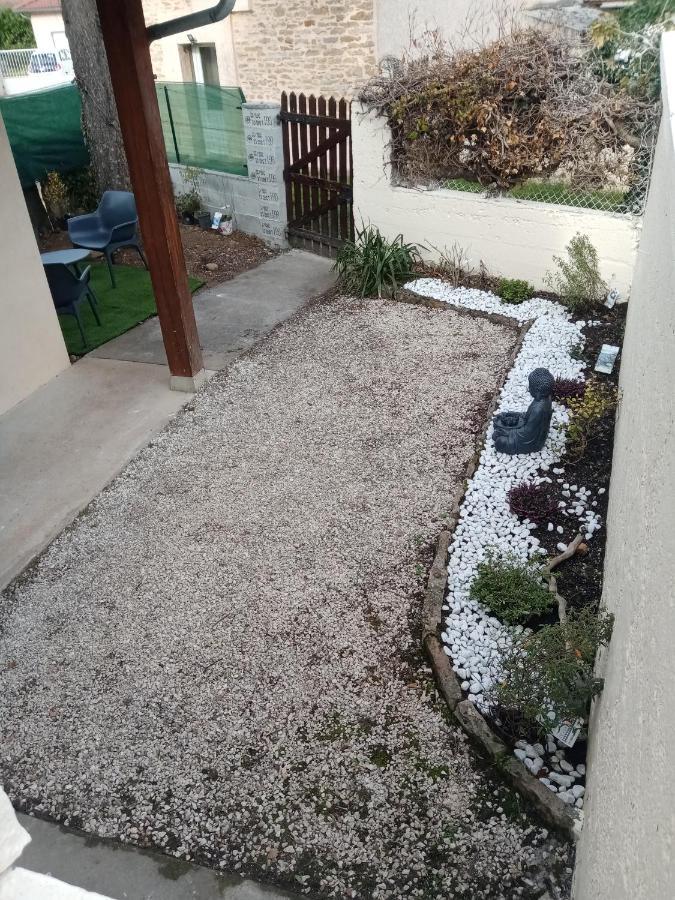 Gite Des Pleiades Villemoirieu Exterior foto
