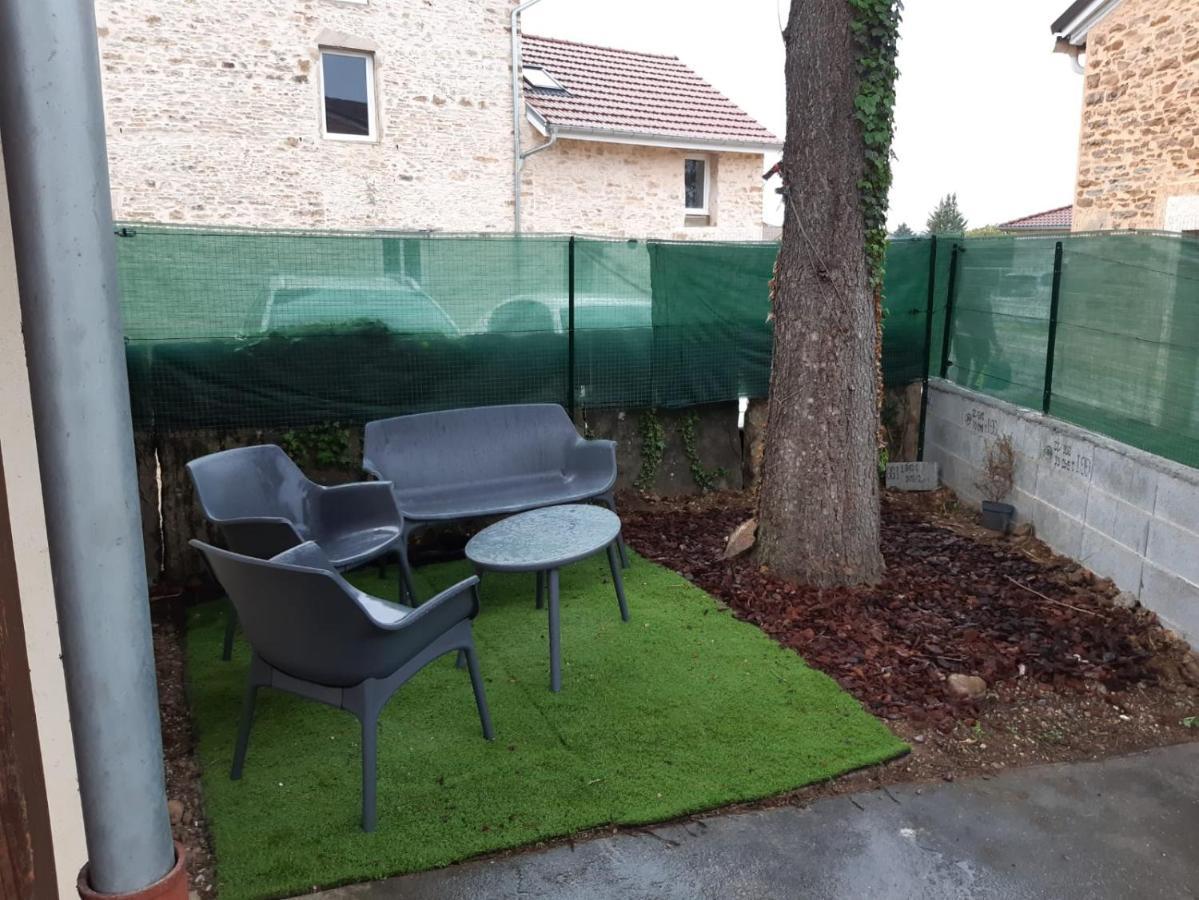 Gite Des Pleiades Villemoirieu Exterior foto